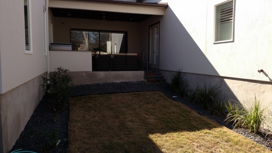 Here is the backyard before Archadeck of Austin began the new patio addition: