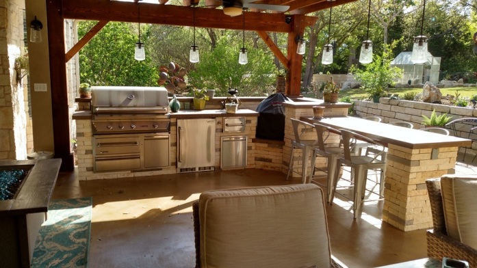 Austin Porch and Outdoor Kitchen Combo