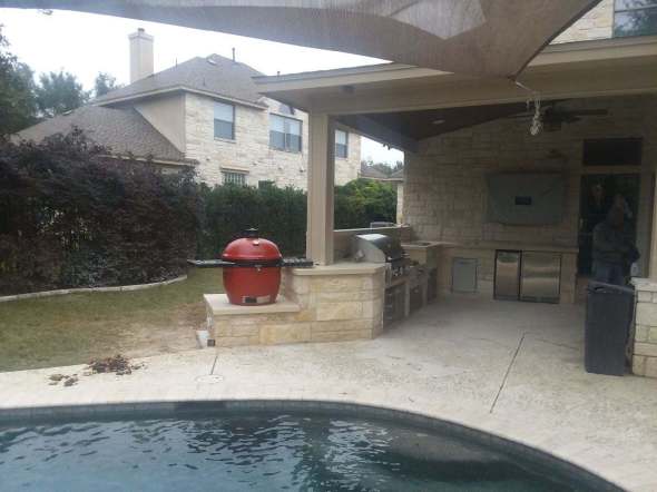 Beautiful patio cover and outdoor kitchen in SW Austin by Archadeck of Austin